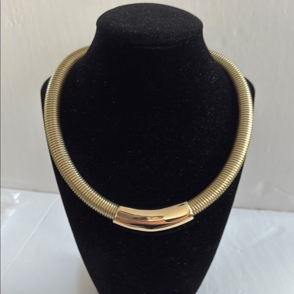 NWT CHICO’S Elegant Gold-Tone Choker Necklace